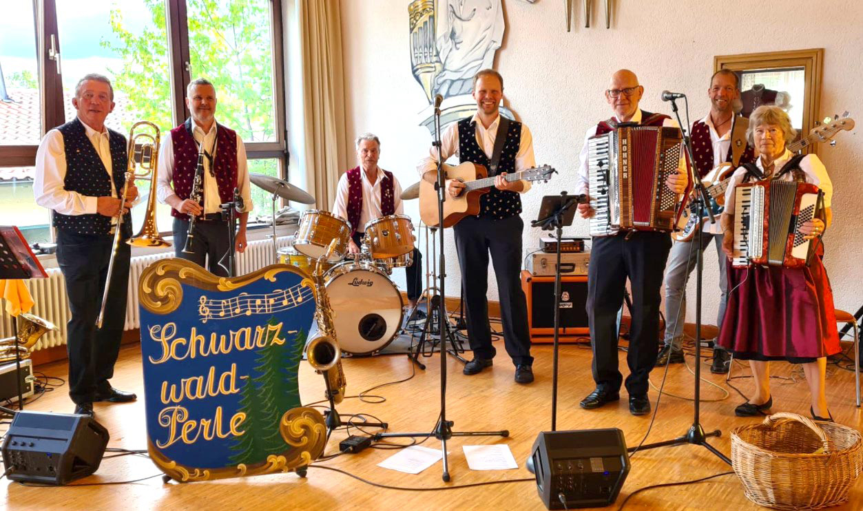 Die Kapelle Schwarzwaldperle live beim 70-jährigen Jubiläum